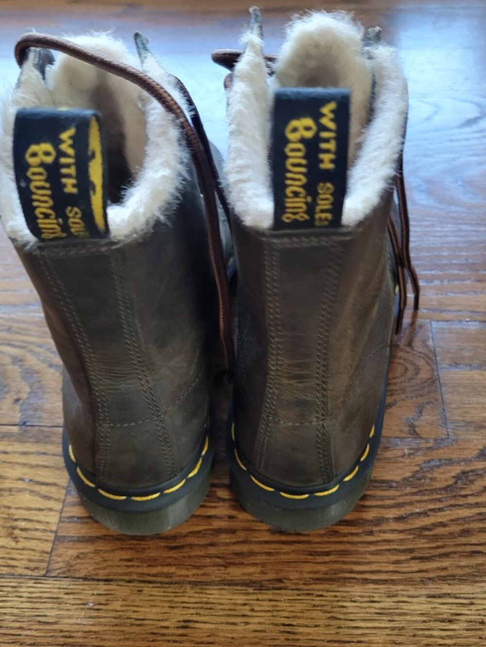 Dr Martens size US 8 EU 38 brown leather lace up boots with shearling lining - Picture 5 of 5